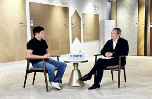 大咖品鑒 行業(yè)堅守|王石再次蒞臨世友地板總部，探尋2024世友新品背后奧秘